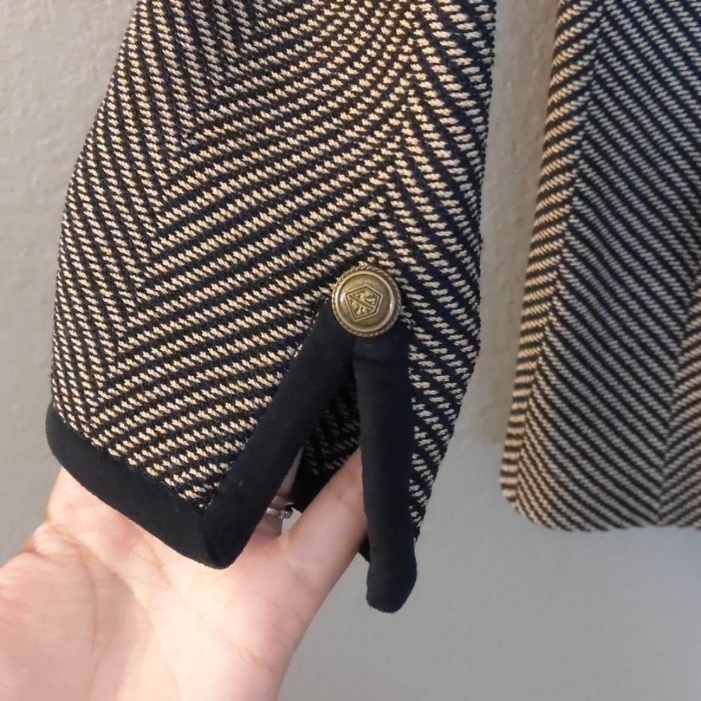 St. John Collection by Marie Gray Blazer - Picture 2 of 7